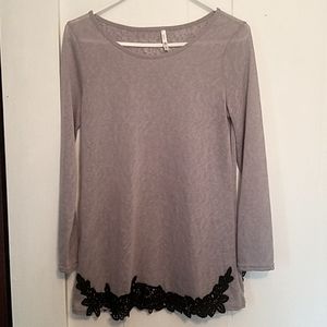 *NEW long lace bottom top suze med